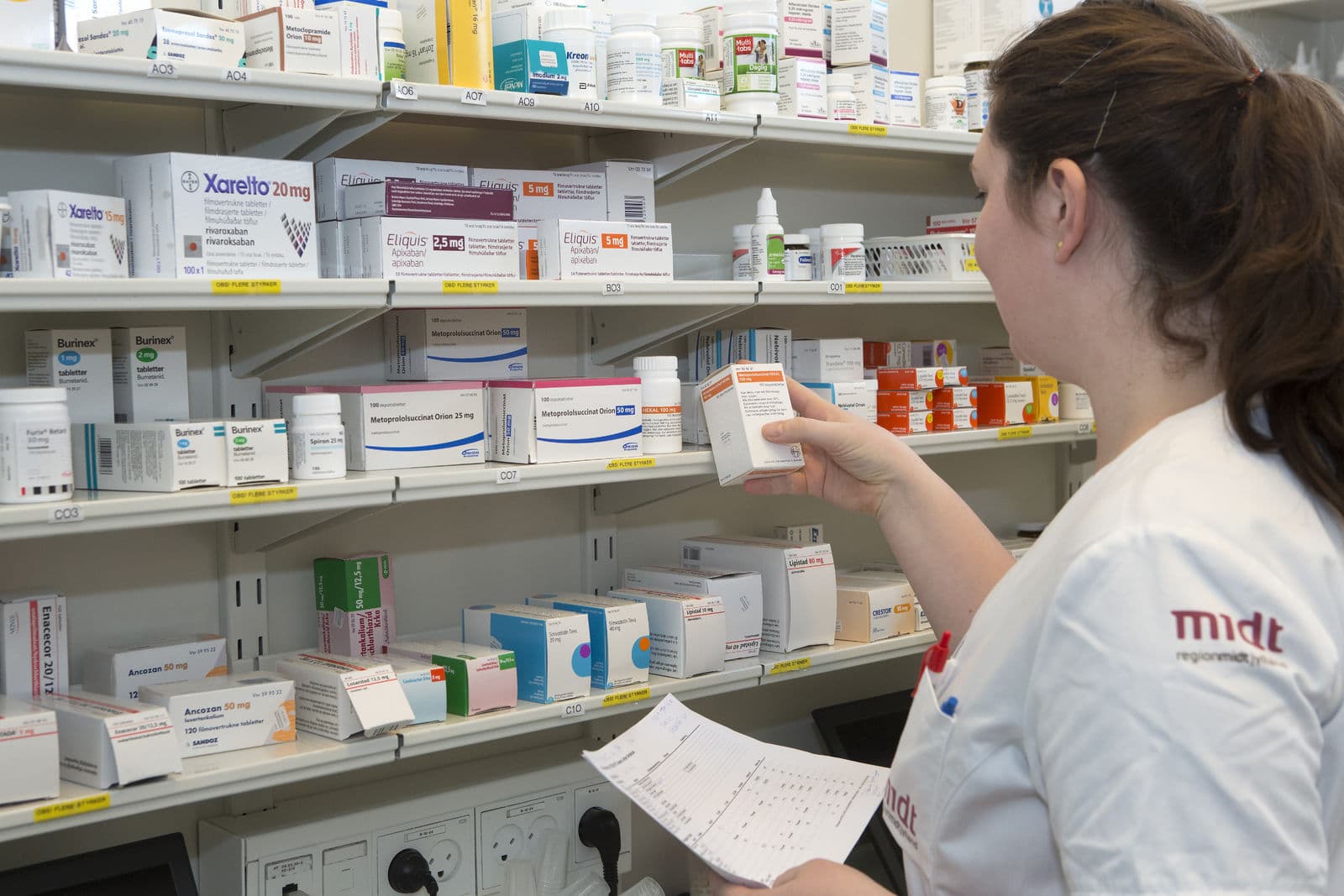 Apoteksfarmaceut i arbejde