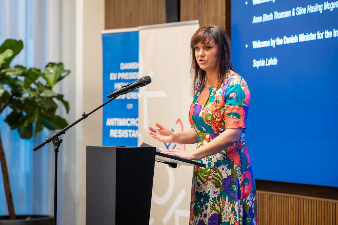 Sophie Loehde minster of Health talking af konference